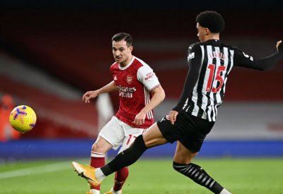 آرسنال يضرب نيوكاسل بثلاثية في الدوري الانجليزي