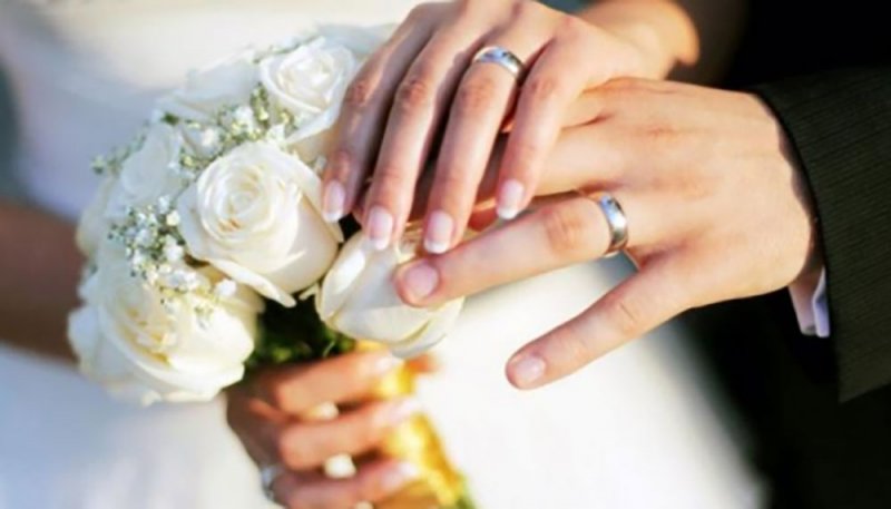 يقترض من زوجته المال للزواج بامرأة ثانية