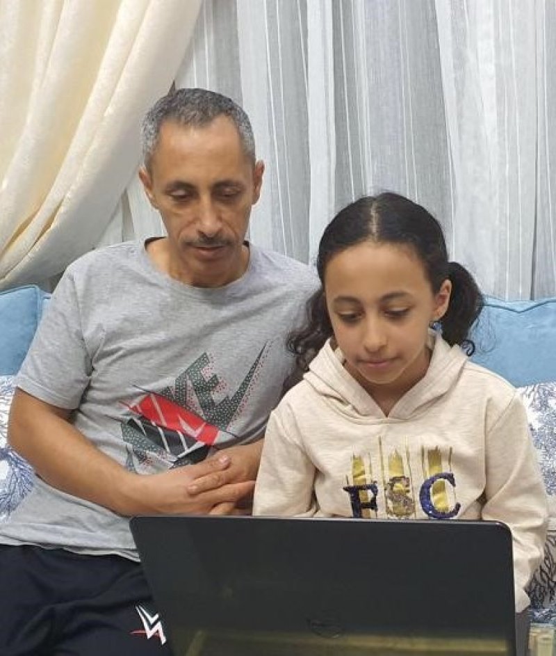ابتدائية الروضة للبنات تبادر بالبرنامج التربوي "أمي وأبي يدرسان معي"