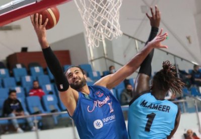 المنامة يجتاز الرفاع بدوري زين