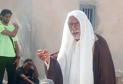 الفنان القدير إبراهيم الغانم على السرير الأبيض