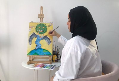 طالبة بحرينية تحصد المركز الأول في الكاريكاتير على مستوى الخليج