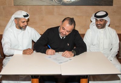 المدرب عاشور يوقع رسميا مع وكيل الأعمال أبوإدريس