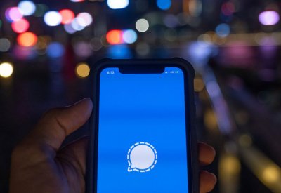 تحديث برنامج سيجنال بالخلفيات والملصقات المتحركة