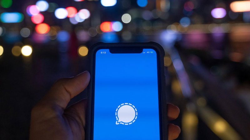 تحديث برنامج سيجنال بالخلفيات والملصقات المتحركة