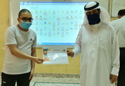 ثانوية عيسى بن علي تهدي وسام الالتزام للطلبة المنضبطين في الحضور الجزئي