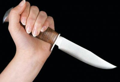غارت من نفسها فوجهت عدة طعنات لزوجها