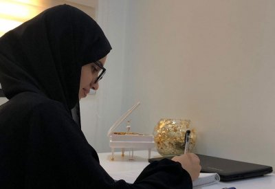 "فاطمة" طالبة ثانوي تفوز بالمركز الأول خليجياً في كتابة المقال