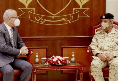 القائد العام لقوة دفاع البحرين يستقبل السفير التونسي بمناسبة إنتهاء فترة عمله لدى مملكة البحرين
