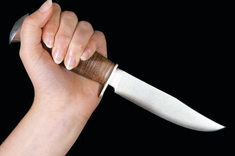 غارت من نفسها فوجهت عدة طعنات لزوجها