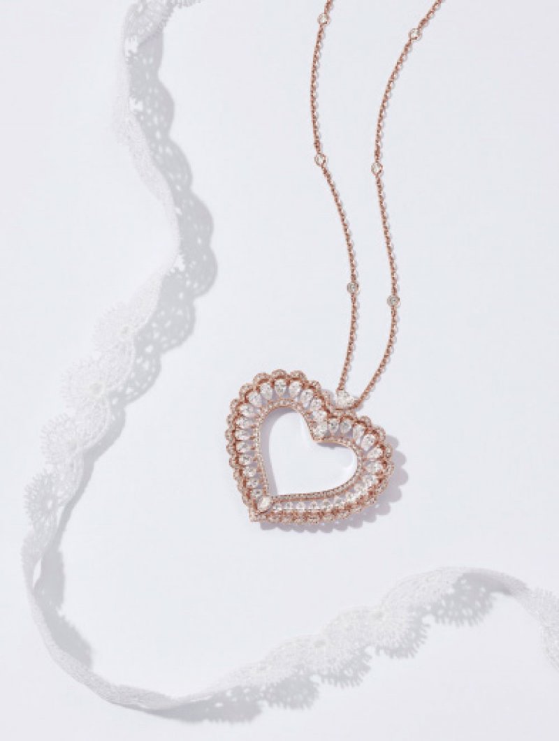 “Precious Lace” تضم مجوهرات مرصعة بالألماس