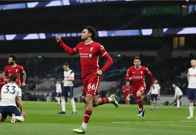 ليفربول يستعيد بريقه بثلاثية في توتنهام