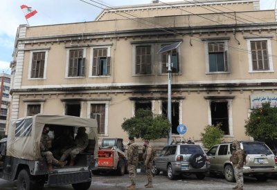 هدوء حذر في طرابلس بشمال لبنان بعد اشتباكات عنيفة