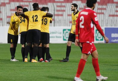 بالصور: الأهلي يكسب الكلاسيكو ويتفوق على المحرق