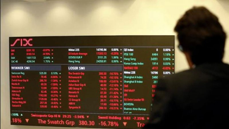 أسهم أوروبا تهبط لأدنى مستوى في شهر
