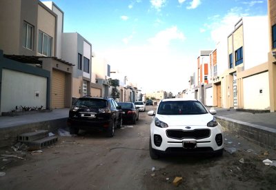 "ريف باربار".. معاناة يومية مع الأتربة وانخفاض مستوى الطريق