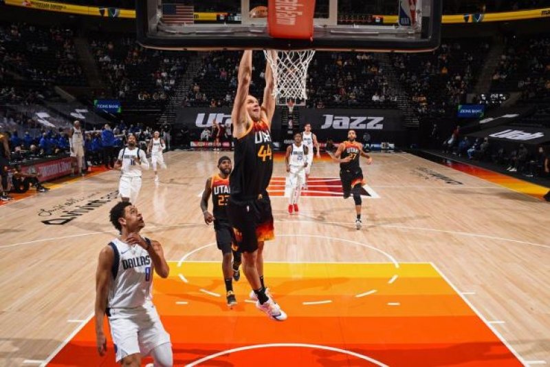 يوتا جاز يواصل مشواره بثبات في الـ"NBA"