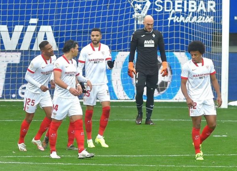 إشبيلية إلى المركز الثالث مؤقتا