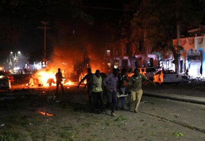 انفجار ضخم وإطلاق نار في مقديشو