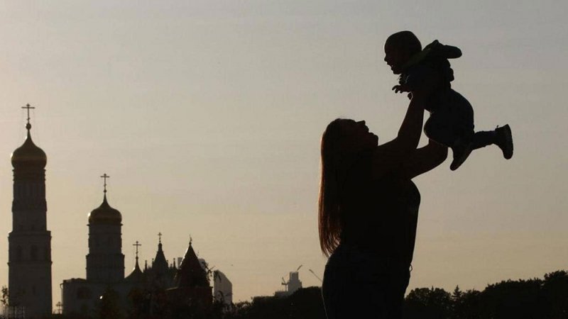 بسبب كوفيد-19.. تجارة رائجة بشدة والهدف "الإنجاب"