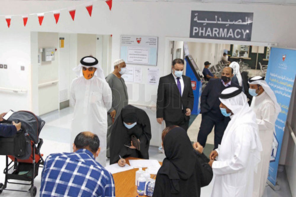 “كونتر” أمام الصيدلية لتوصيل الأدوية للبيت
