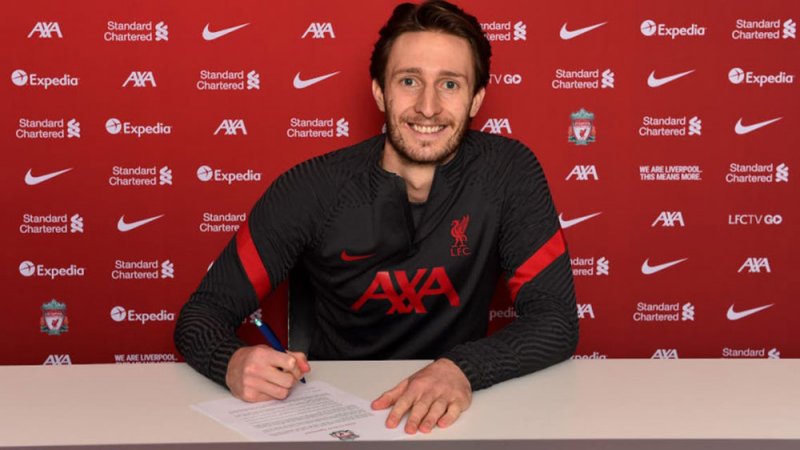 ليفربول يتعاقد مع مدافع بريستون