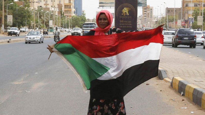 السودان.. تشكيل حكومي مأزوم وانهيار اقتصادي وشيك