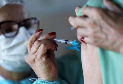 "خلطة سحرية" لمواجهة طفرات كورونا.. والتجارب خلال أيام
