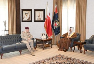 وزير الداخلية يستقبل الفريق جون لوريمر إثر انتهاء فترة عمله