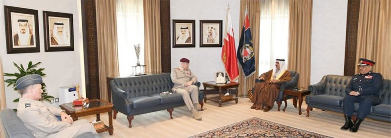 وزير الداخلية يستقبل الفريق جون لوريمر إثر انتهاء فترة عمله