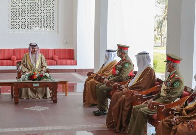 جلالة الملك المفدى يستقبل كبار المسئولين بقوة دفاع البحرين
