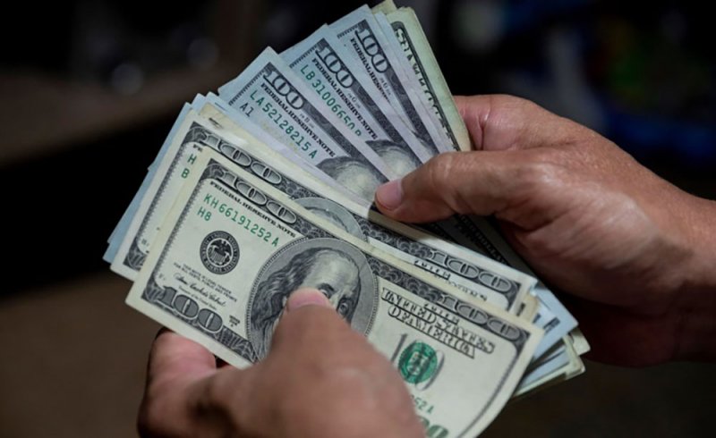الدولار الأمريكي يرتفع الى أعلى مستوياته منذ أكثر من شهرين