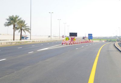 "الأشغال": إنجاز 50 % من أعمال إعادة تأهيل شارع الشيخ خليفة بن سلمان
