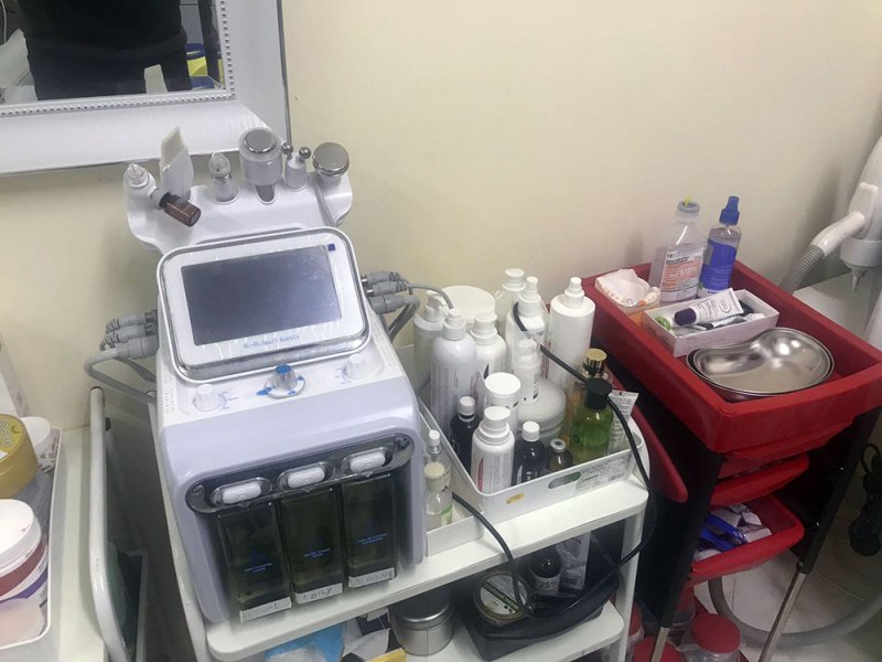 هيئة المهن الصحية: ضبط أحد الأشخاص زاول تقديم خدمات المداخلات التجميلية الفيلرز و البوتكس دون تصريح