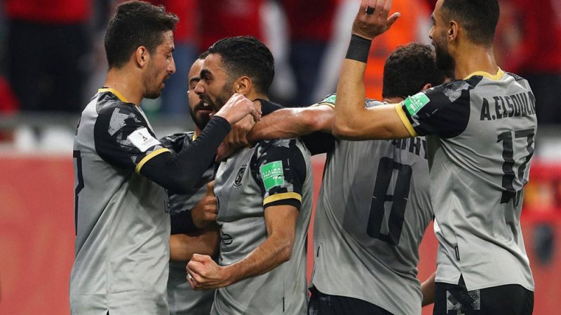 "8 / 2" .. تغريدة مثيرة للجدل للبايرن تتوعد الأهلي المصري