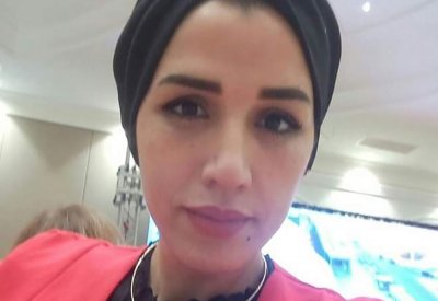 الشاعرة الجزائرية سمية محنش تحاور قصائدها في مركز الشيخ إبراهيم