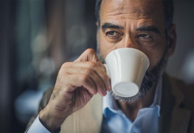 القهوة يقلل من فرصة فقدان السمع لدى الرجال