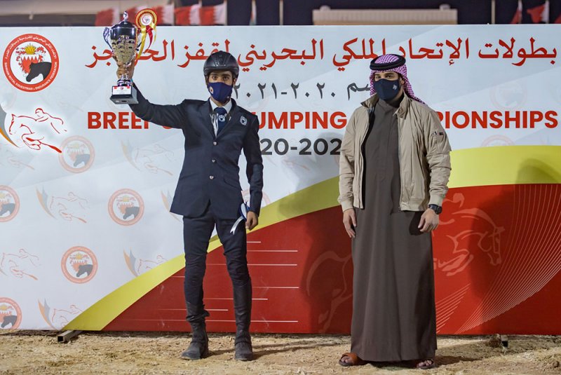 عيسى بن عبدالله يشهد المنافسات ويشيد بالمستوى الفني المتطور لفرسان القفز