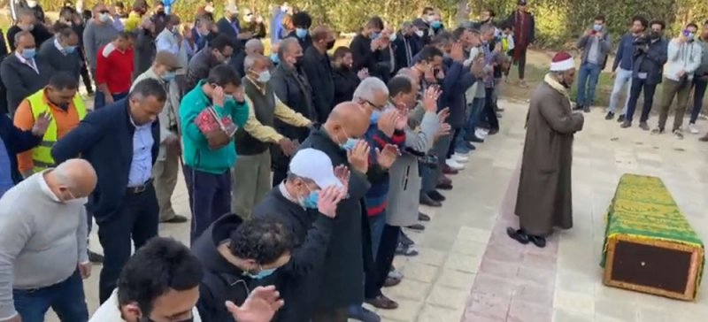 بسبب كرونا..جنازة متواضعة للفنان عزت العلايلي