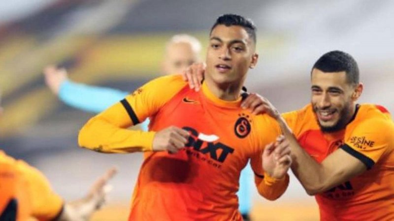 رفع شعار الزمالك.. مصطفى محمد يصنع التاريخ في ديربي إسطنبول