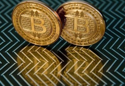تسلا تستثمر المليارات في بتكوين وتنعشها