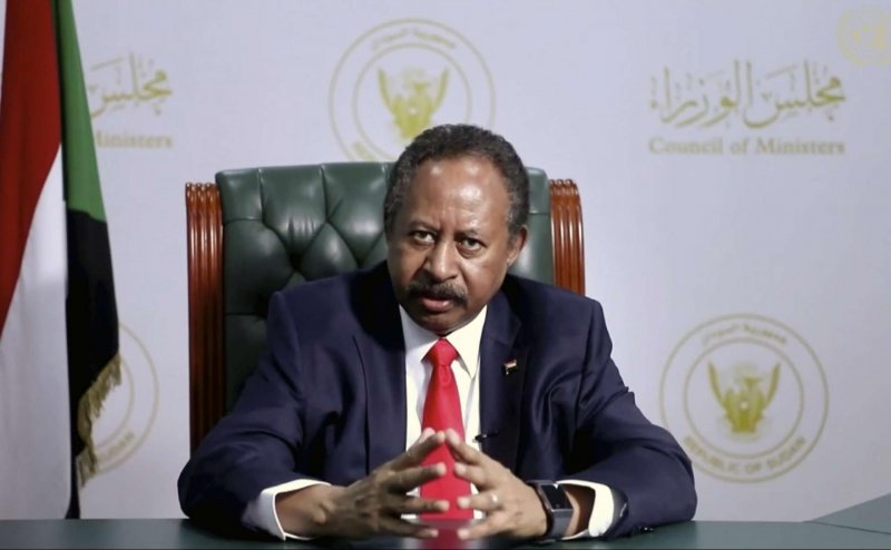 حمدوك يصدر قرارا بحل الحكومة الانتقالية في السودان