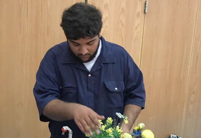 طالب ثانوي يوظف الروبوت في مشروعات مبتكرة تخدم المجتمع