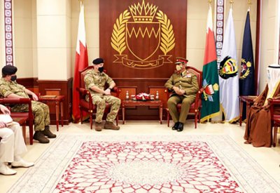 القائد العام يستقبل قائد العنصر البحري البريطاني