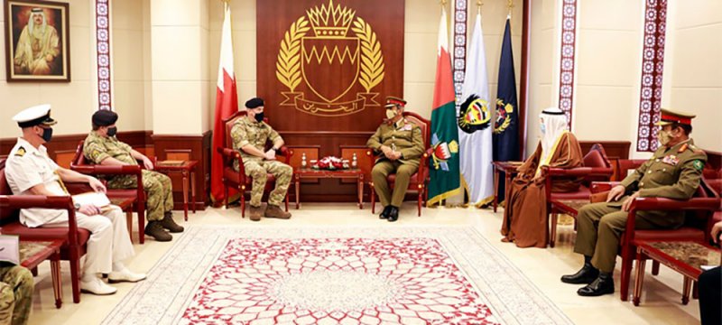 القائد العام يستقبل قائد العنصر البحري البريطاني