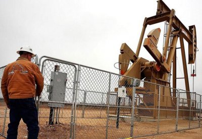 النفط يتراجع بعد صعود قوي متأثرا بالحديث عن تعاف أبطأ
