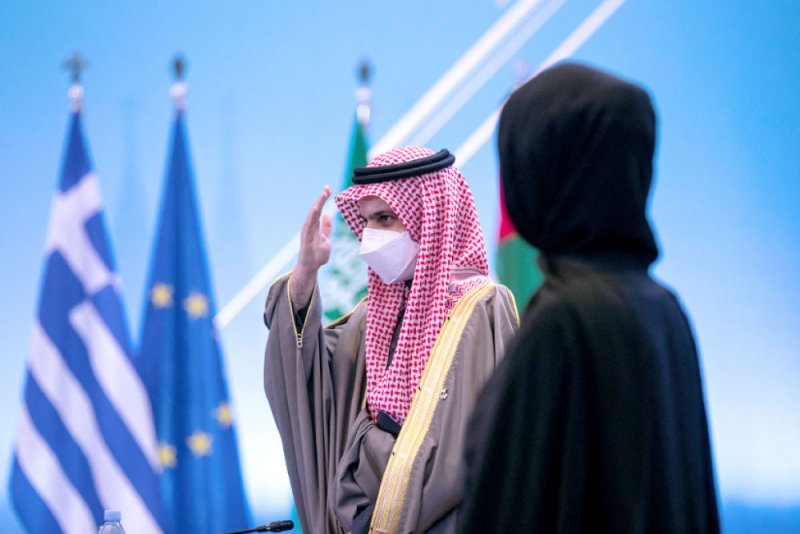 السعودية تطالب بتوحيد الجهود لدعم أمن واستقرار المنطقة