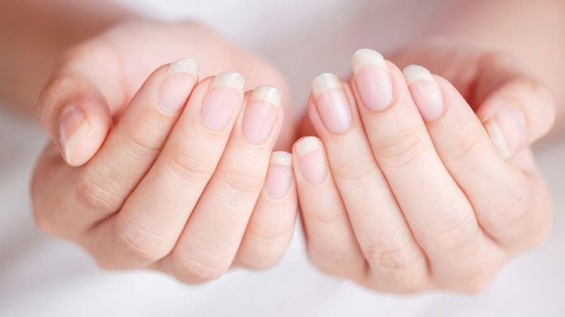 4 زيوت أساسيّة ضروريّة للعناية بصحة الأظافر وجمالها