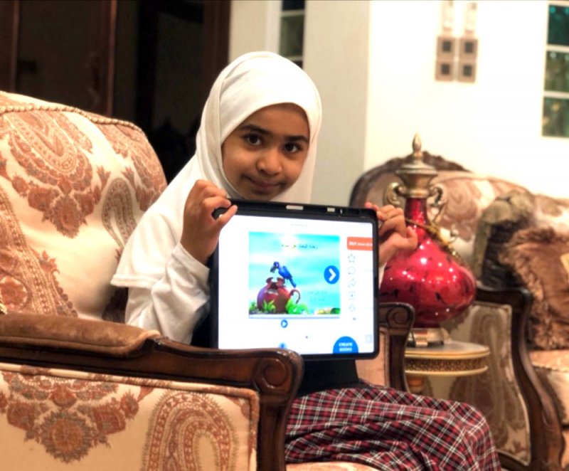 طالبات ابتدائية الصفا يحولن قصصهن المكتوبة إلى رقمية تفاعلية