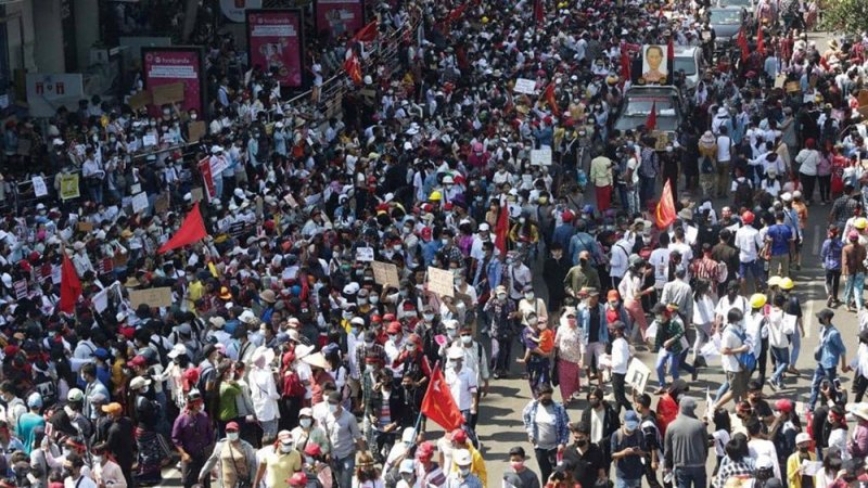 تصاعد الغضب في ميانمار بسبب اعتقال معارضي الانقلاب
